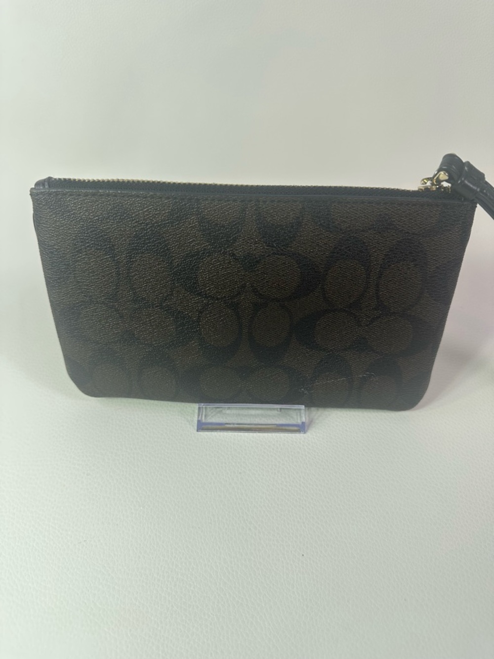 Pre-ownedCoach Brown/Black Signature Zip Wristlet with Gold Hardware - Picture 3 of 4